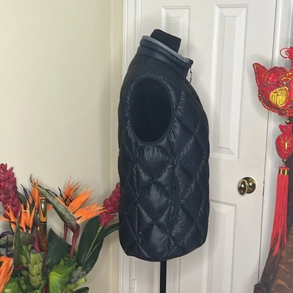Montbell Black Quilted Women's Vest - Picture 3 of 9